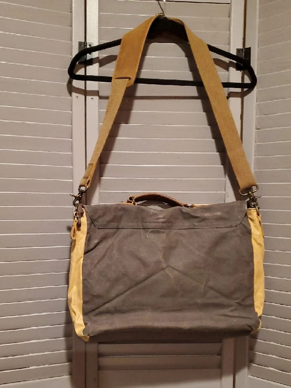 NEWHEY Waterproof Messenger Bag